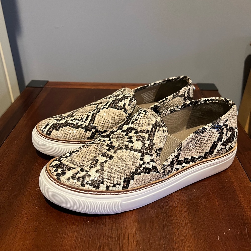 STEVE MADDEN ECENTRCQ SNAKE SKIN SLIP ON SNEAKERS NWOT